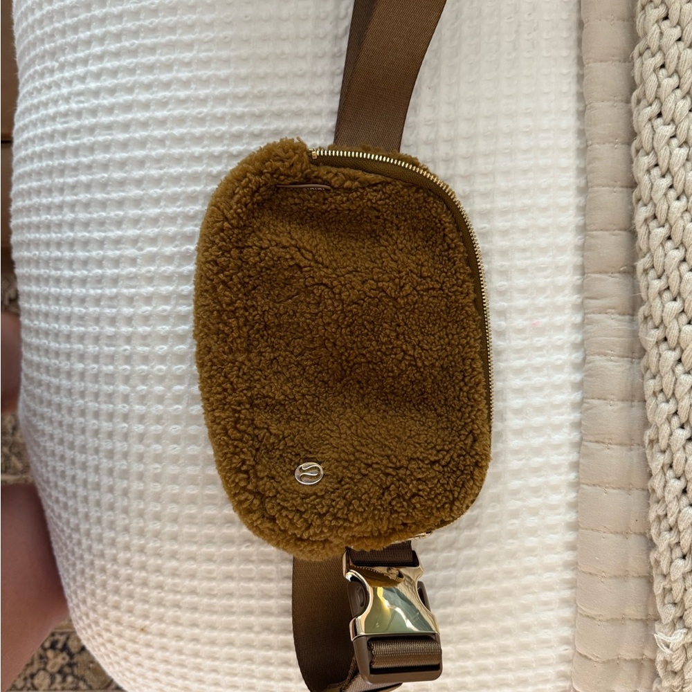 Lululemon fleece 1L belt bag